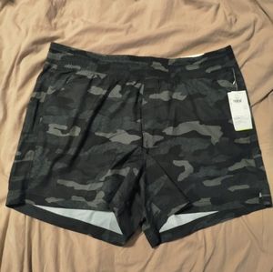 Old Navy Women's StretchTech Shorts, size Large, Black/Grey Camo